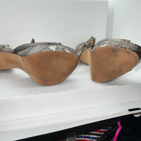 Jessica Simpson Snake skin look heels - Picture 2 of 5